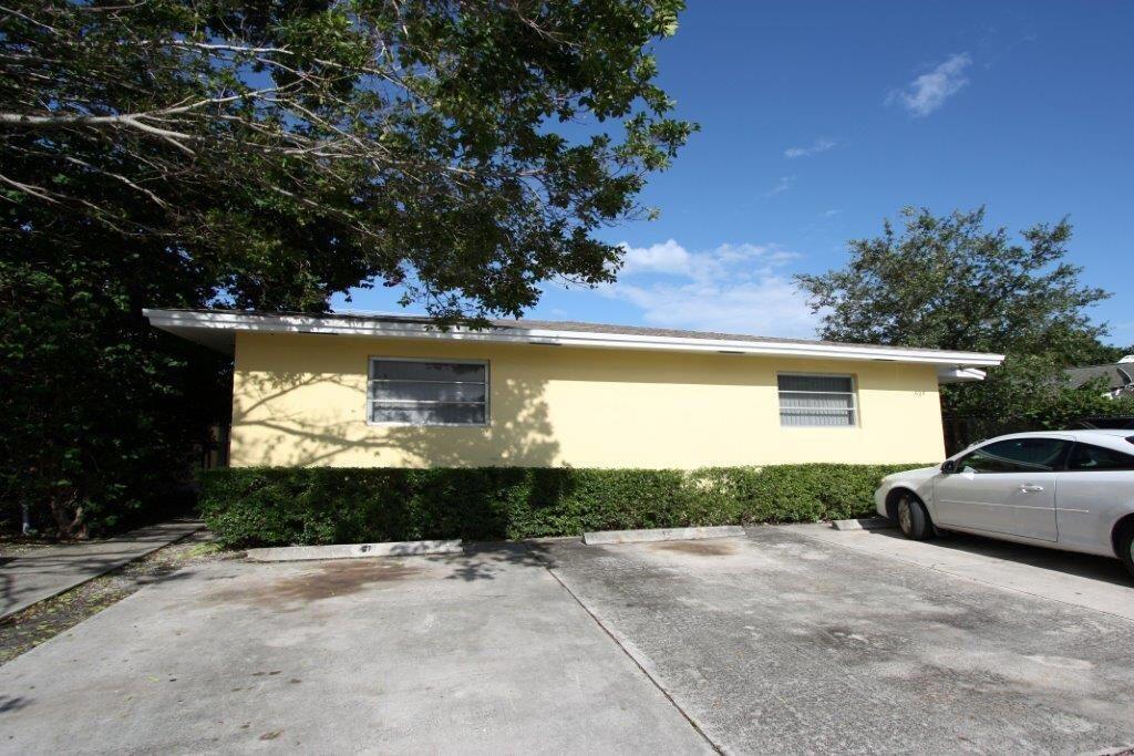 AMAZING SHORT TERM OR LONG TERM RENTAL OPPORTUNITIES! These bright and clean units consists of Two- 2 bedroom 1 bath and Two- 1 bedroom/ one bath of comfortable living space. Located in the downtown Lake Worth area. This Quadplex investment property offers tenants spacious bedrooms, plenty of window light, and ceramic tile throughout!. Nearby you will find tons of restaurants, shops, and Lake Worth Beach and Casino. East access to the I95! Propertiies rewired in 2002