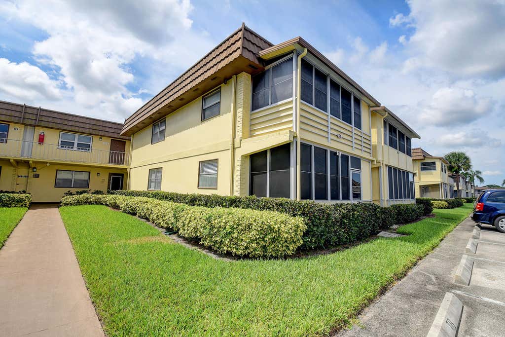 Photo of 151 Saxony D, Delray Beach, FL 33446 (MLS # B26037979)