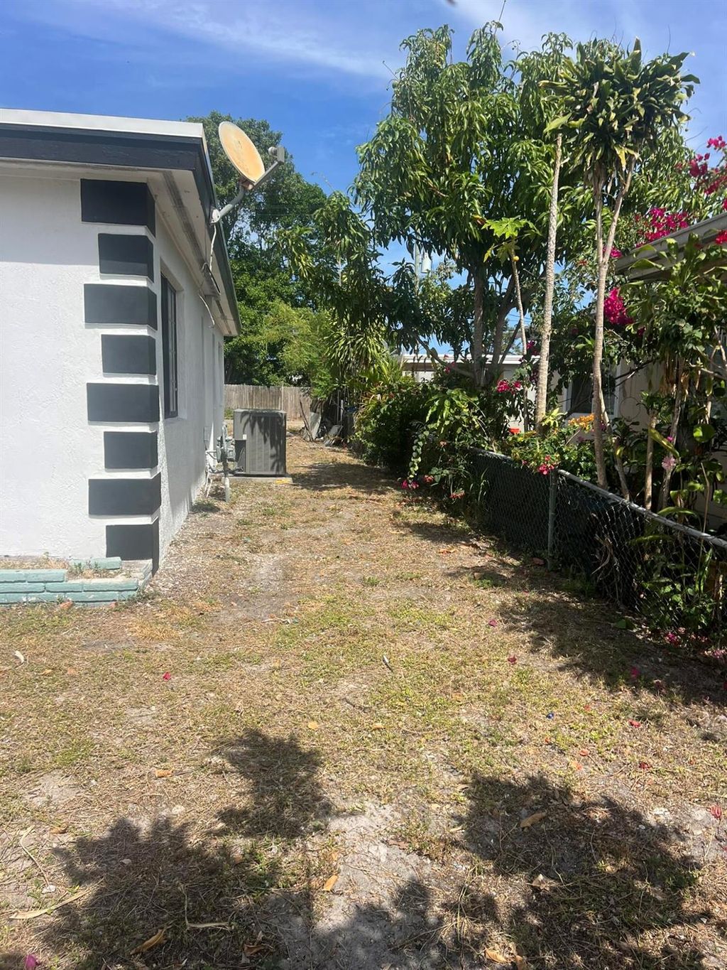 Photo of 410 S D Street, Lake Worth Beach, FL 33460 (MLS # R11065218)