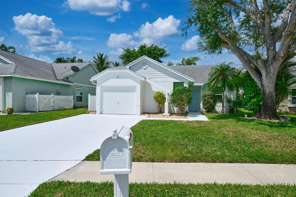 Photo of 44 Misty Meadow Drive, Boynton Beach, FL 33436 (MLS # R11119169)