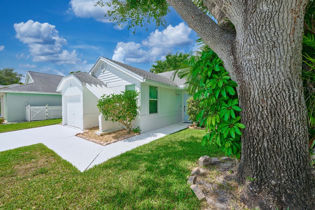 Photo of 44 Misty Meadow Drive, Boynton Beach, FL 33436 (MLS # R11119169)