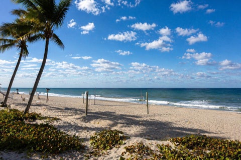 Tiny photo for 340 NE 44th Court, Deerfield Beach, FL 33064 (MLS # B26017602)