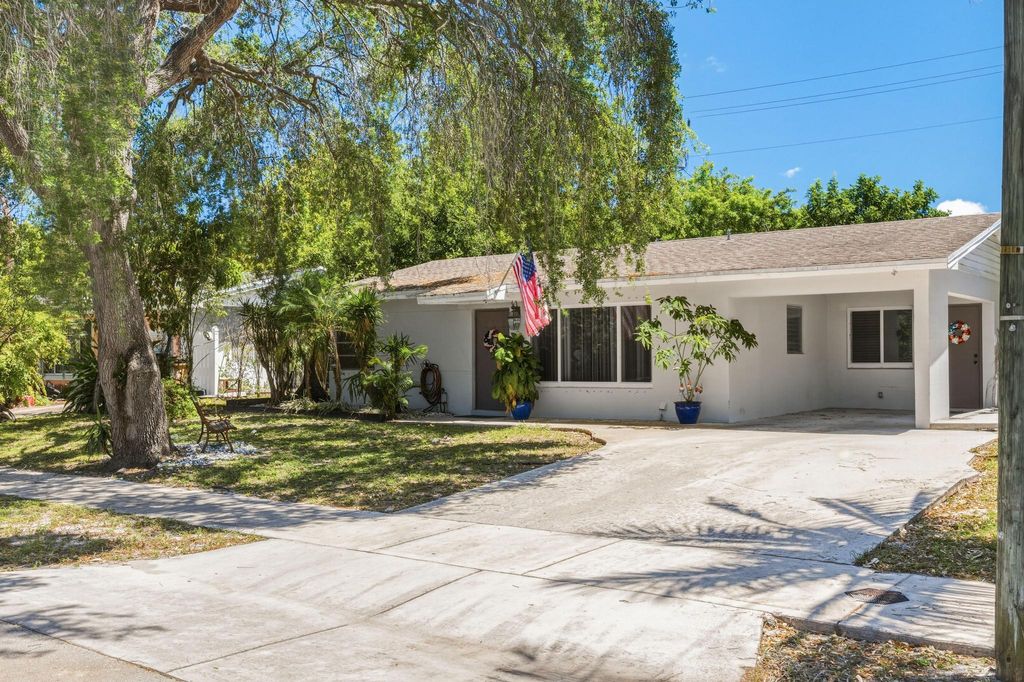 Photo of 340 NE 44th Court, Deerfield Beach, FL 33064 (MLS # B26017602)