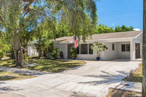 Photo of 340 NE 44th Court, Deerfield Beach, FL 33064 (MLS # B26017602)