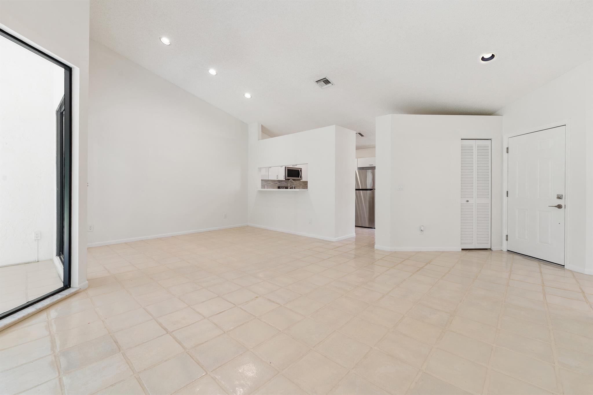 7219 Le Chalet Boulevard