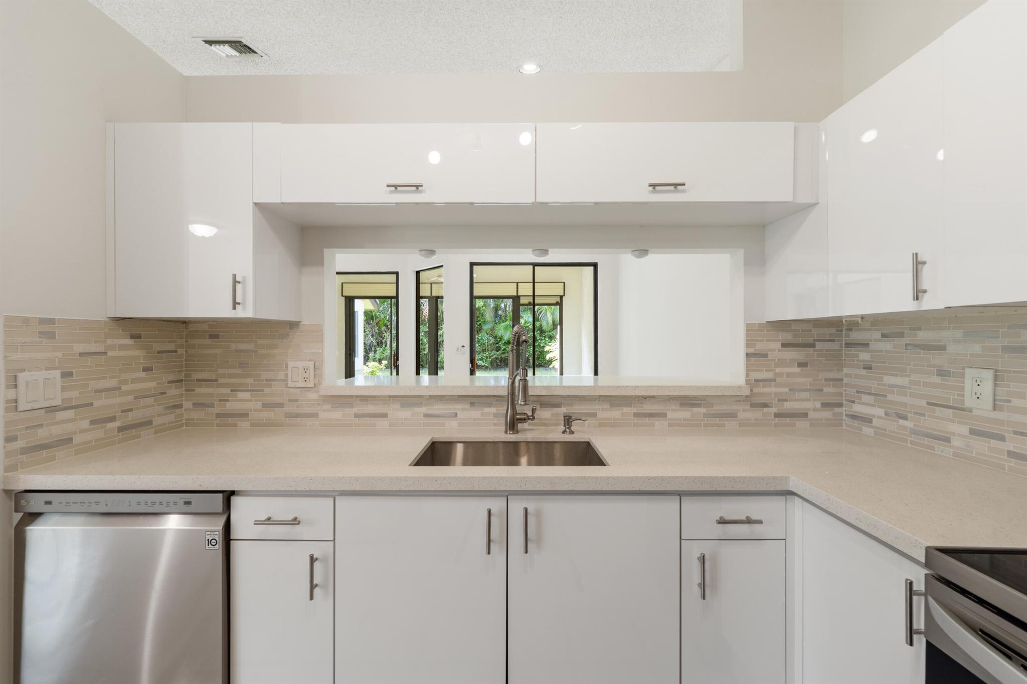 7219 Le Chalet Boulevard