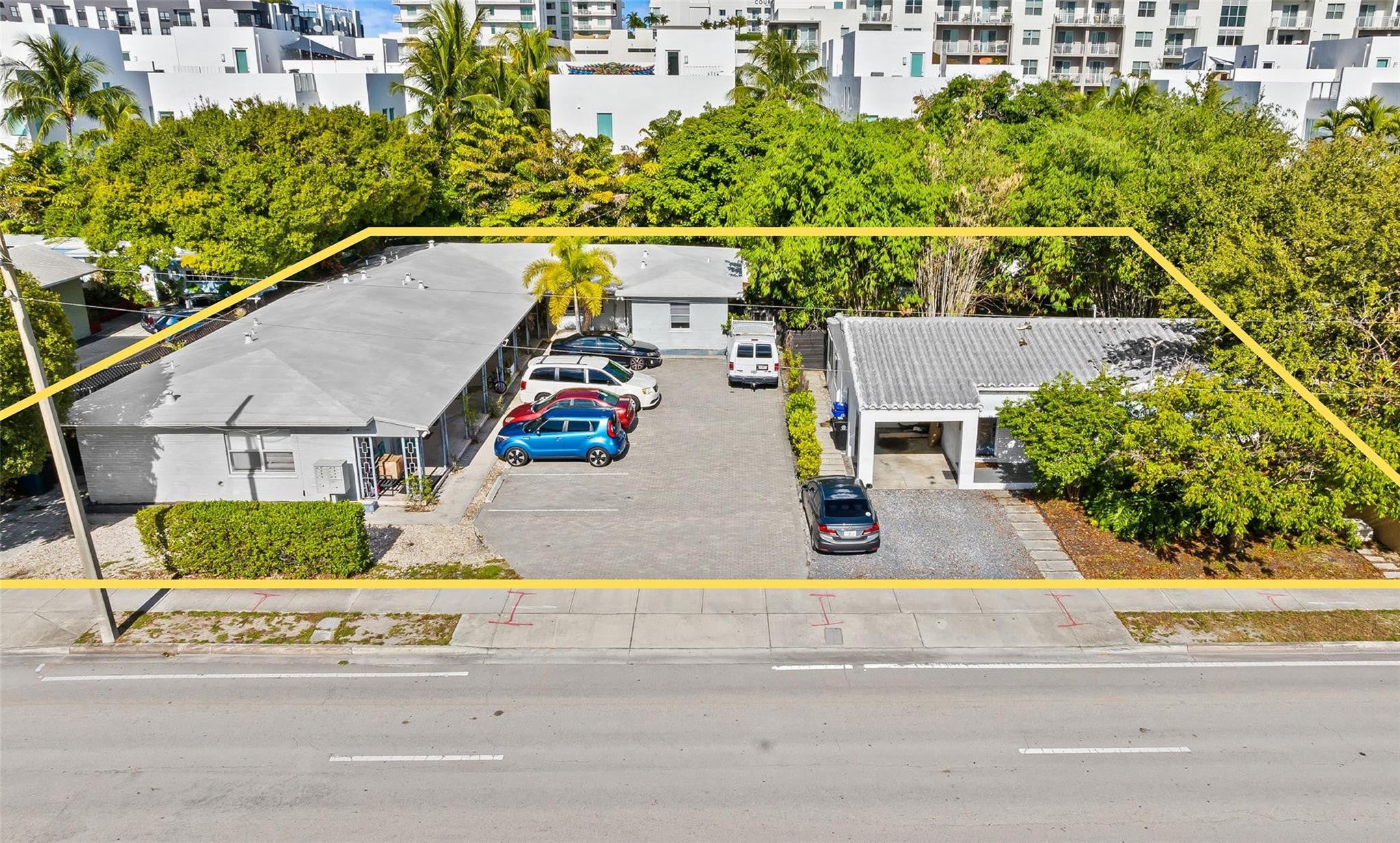 View photos, virtual tours, details... 724 NE 3rd Avenue