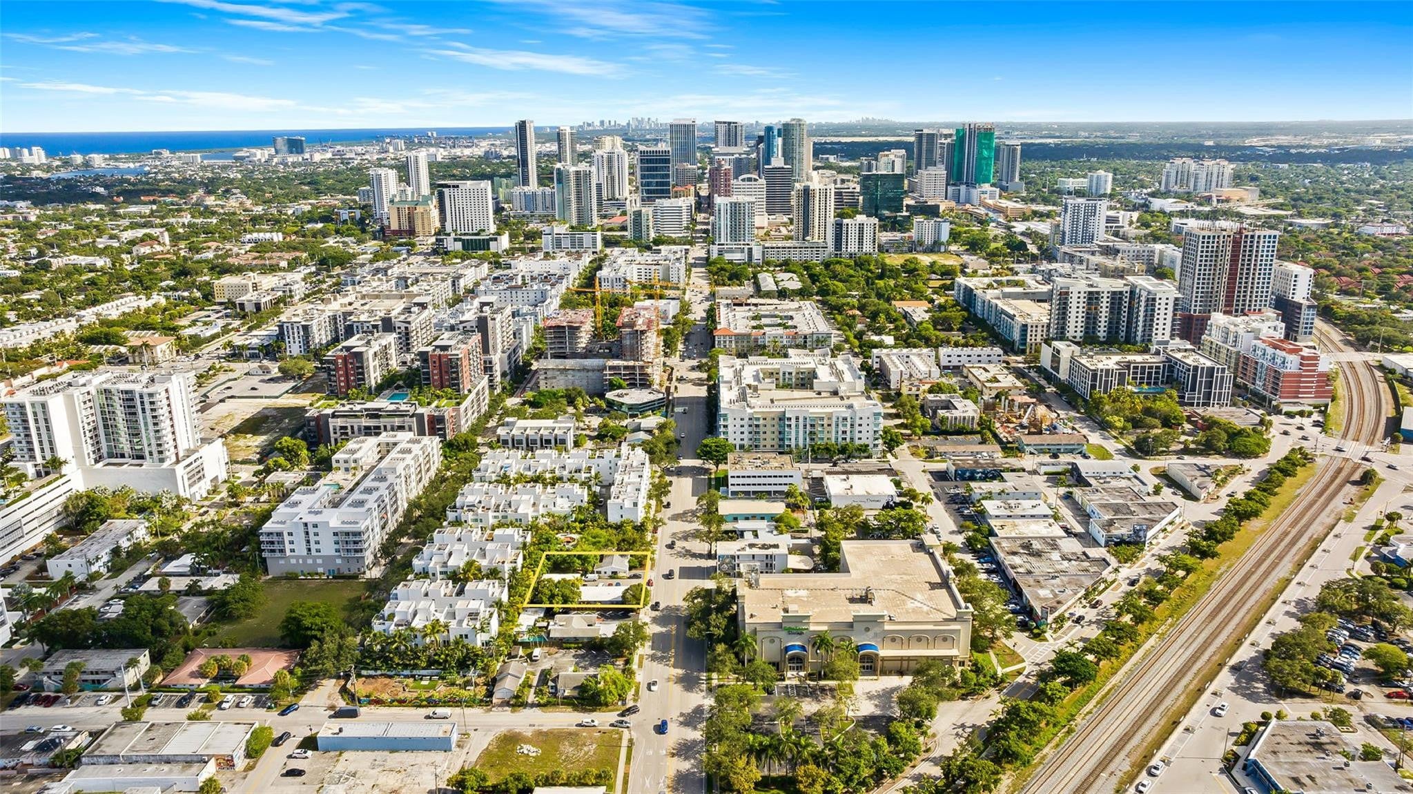 View photos, virtual tours, details... 724 NE 3rd Avenue