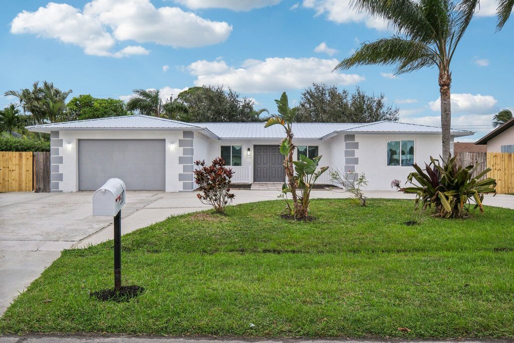 Photo of 507 SE Marydale Terrace, Port Saint Lucie, FL 34983 (MLS # R11034758)