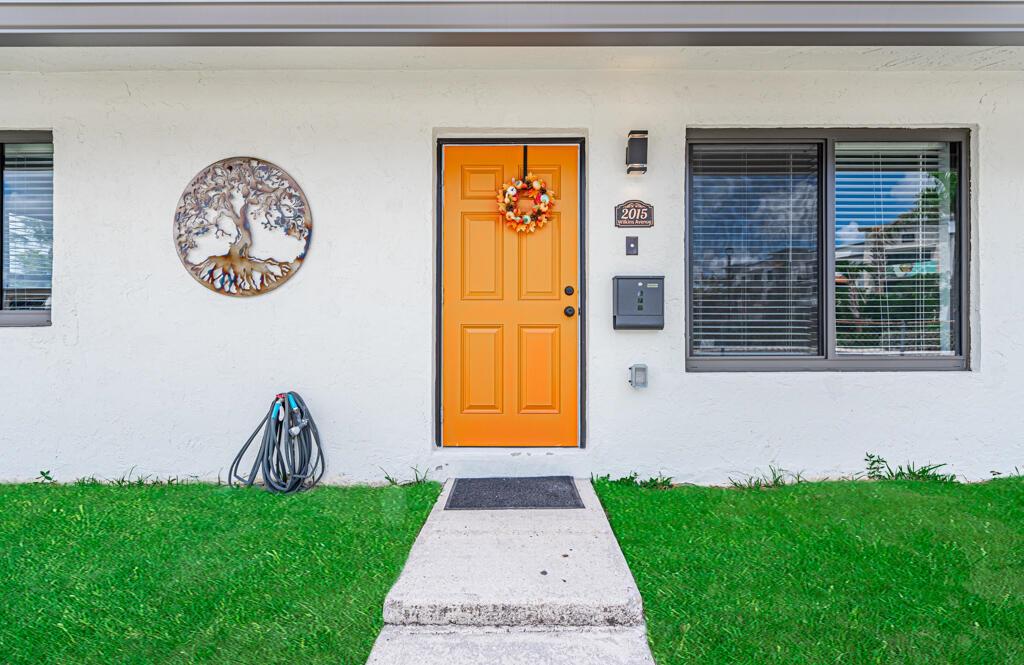 AVAIL 10/15 In heart of West Palm Beach's Warehouse District! Close to everything Downtown. This Fully Renovated Oasis apartment offers a modern and stylish living experience. Step inside and be greeted by the sleek and tastefully designed kitchen, All Samsung appliances. The apartment also boasts the convenience of having a washer and dryer right in the unit, making laundry days a breeze. With its prime location, you'll be just minutes away from the local beaches, hospitals, and downtown West Palm Beach. Enjoy the vibrant atmosphere of City Place, where you'll find an array of shops, restaurants, and entertainment close by. Private parking on Location. 620 min credit score, rental application, proof of income, F, L & S. req. Feels like Single Fam living.
