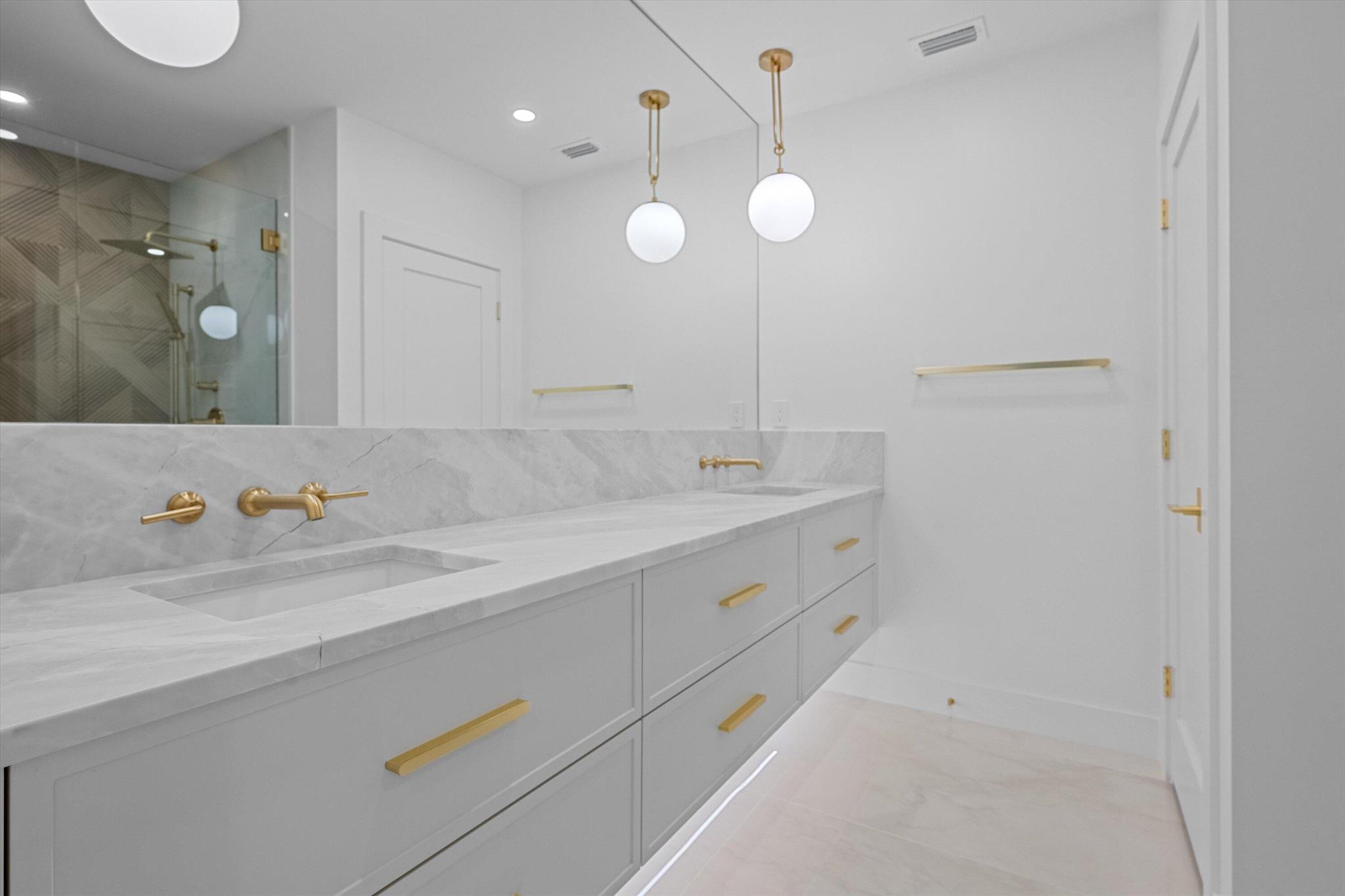 MEADOW BROOK COND DECL FI - Residential