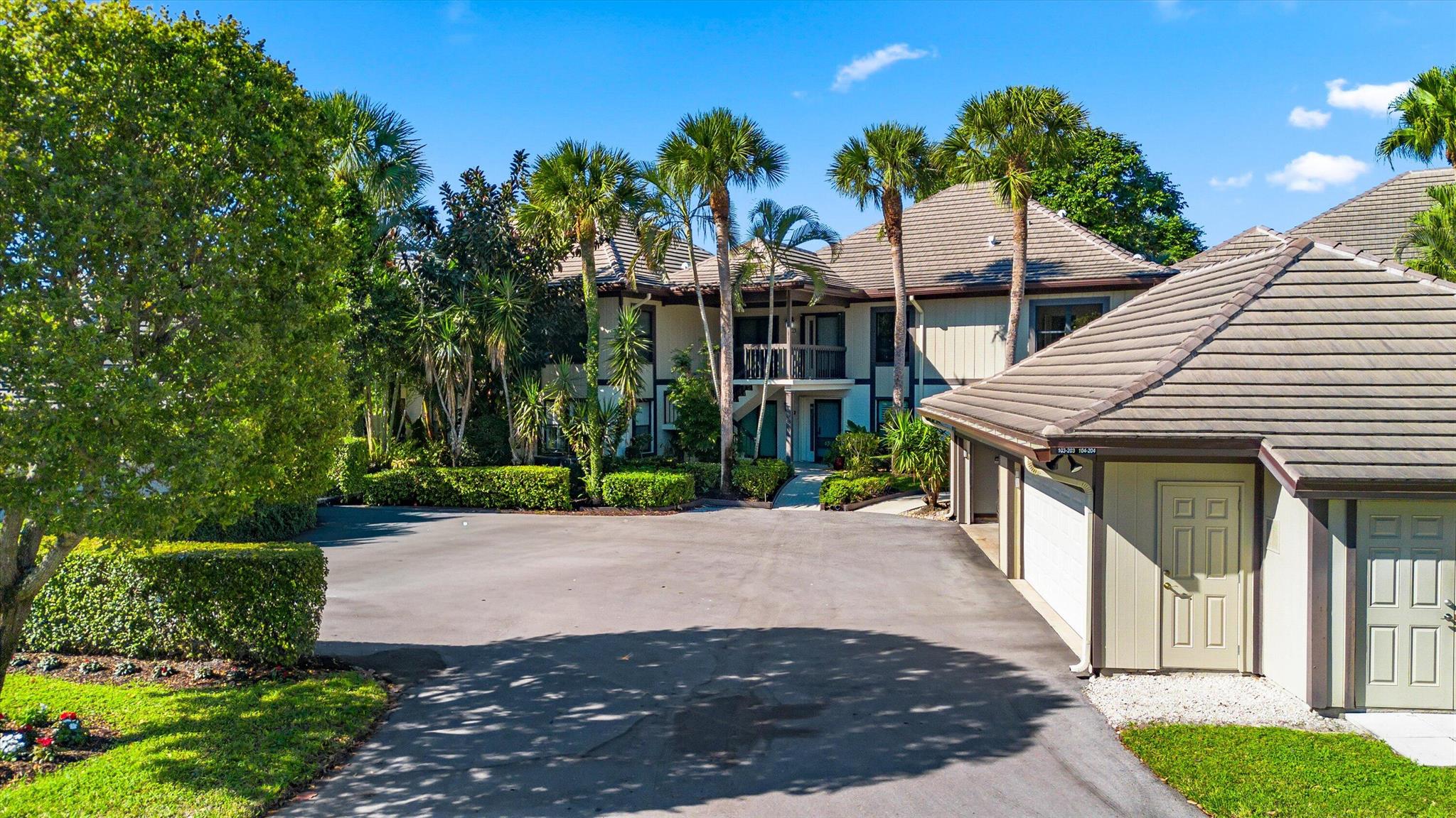 MEADOW BROOK COND DECL FI - Residential