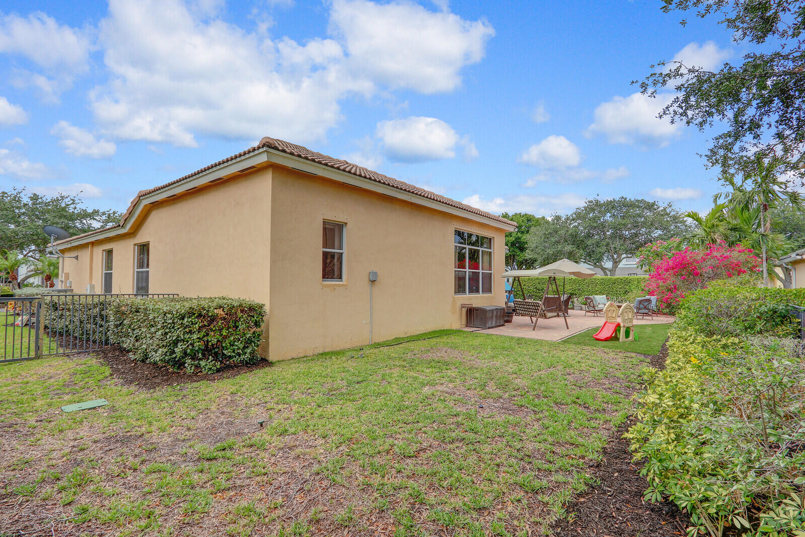 RIVERSIDE OAKS - Residential