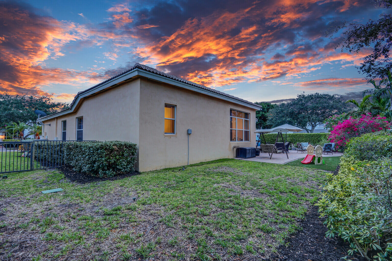 RIVERSIDE OAKS - Residential