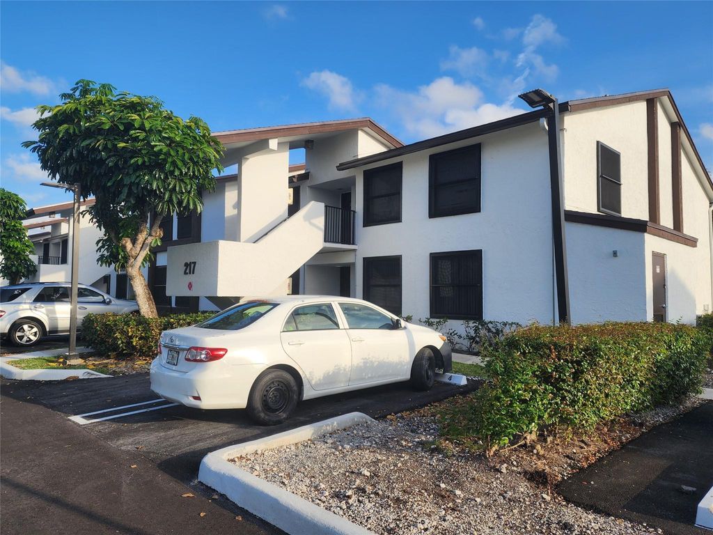 Photo of 217 Lake Pointe Dr #107, Oakland Park, FL 33309 (MLS # F10516129)