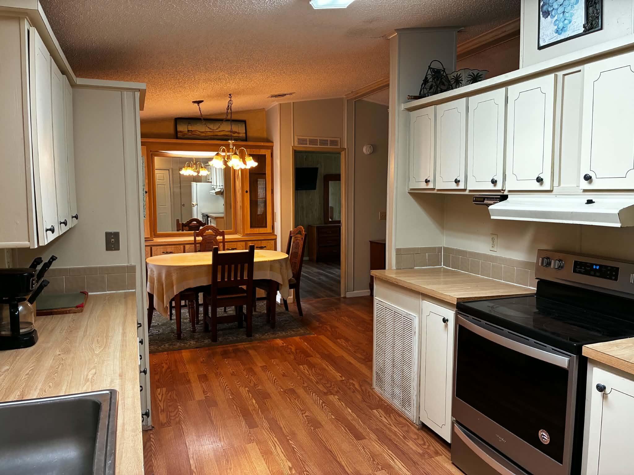 721 Oleander Circle