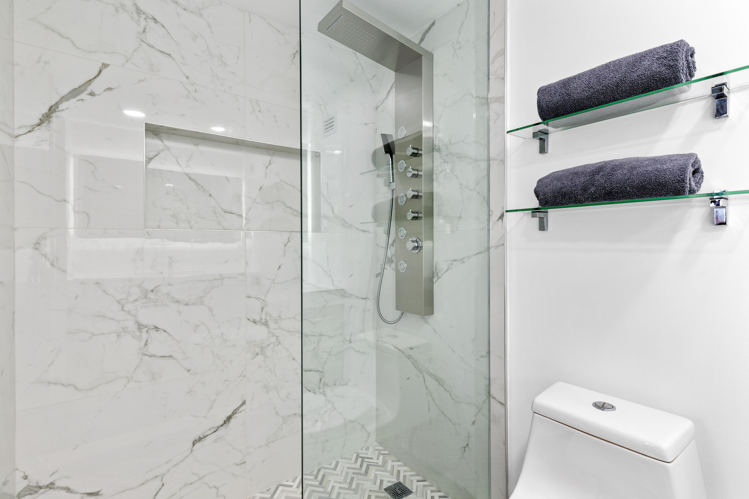 SUNRISE EAST CONDO - Residential Lease