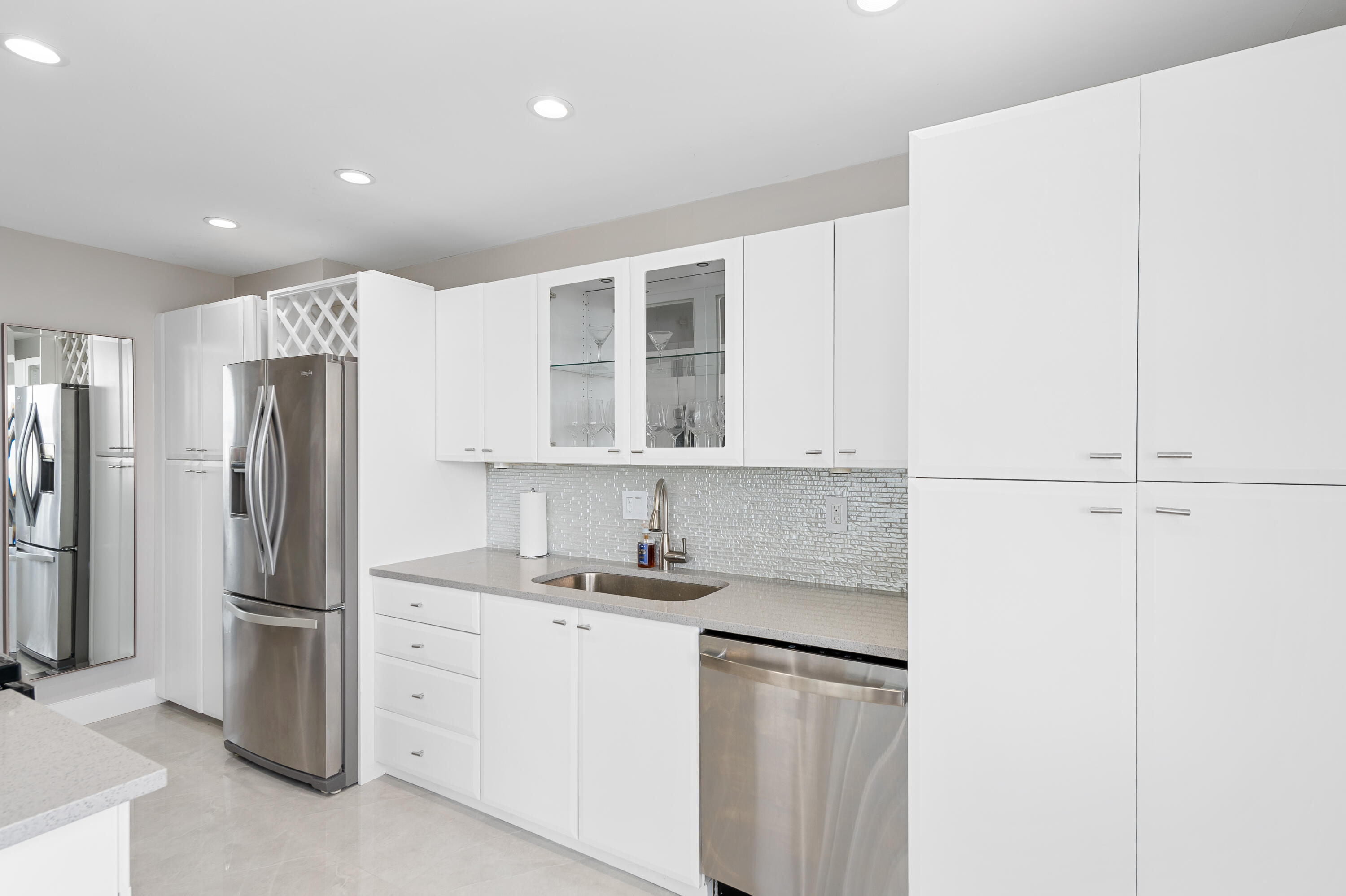 SUNRISE EAST CONDO - Residential Lease