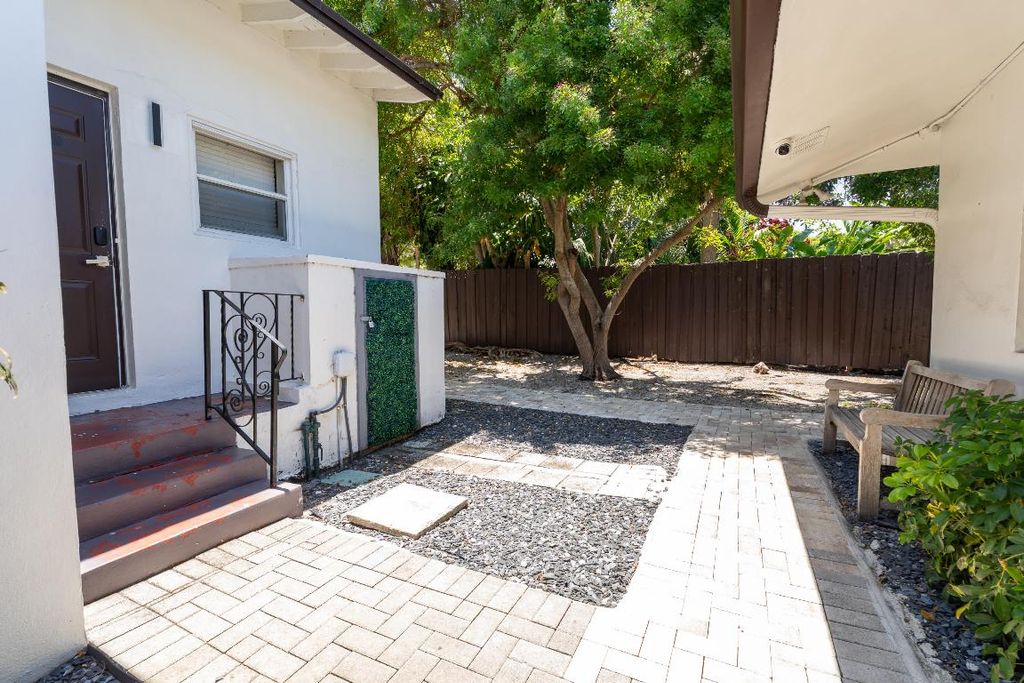 Photo of 1305 NE 16 Terrace #6, Fort Lauderdale, FL 33304 (MLS # R11090031)