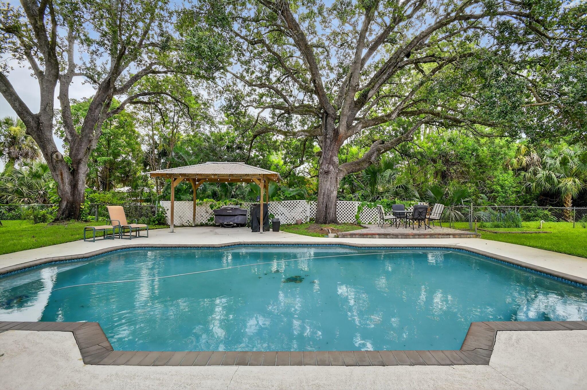 PALM BEACH RANCHETTES - Residential