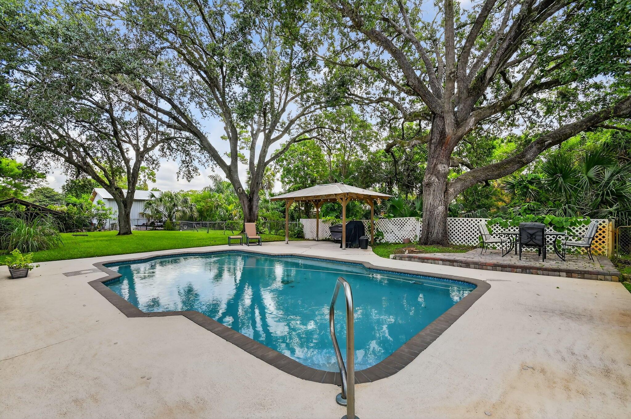 PALM BEACH RANCHETTES - Residential