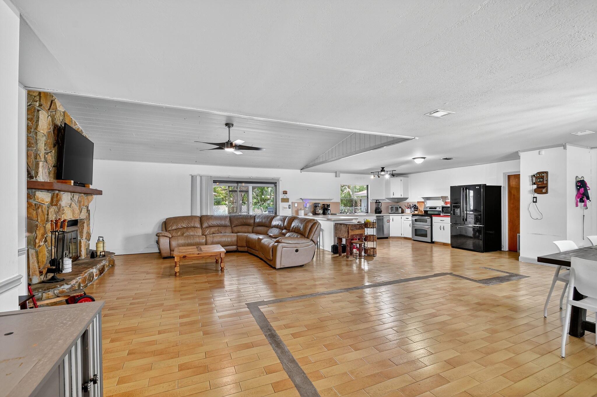 PALM BEACH RANCHETTES - Residential