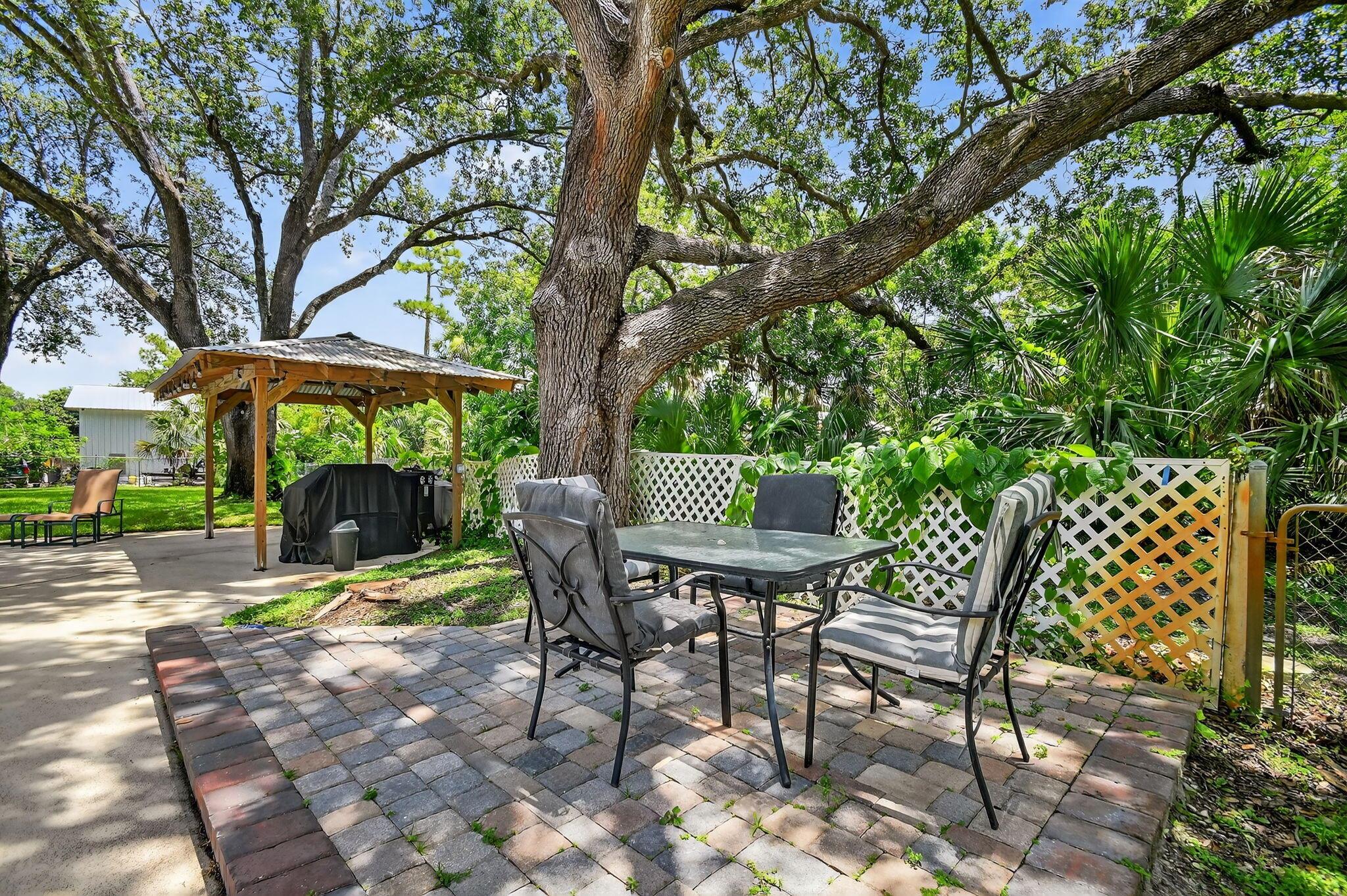 PALM BEACH RANCHETTES - Residential