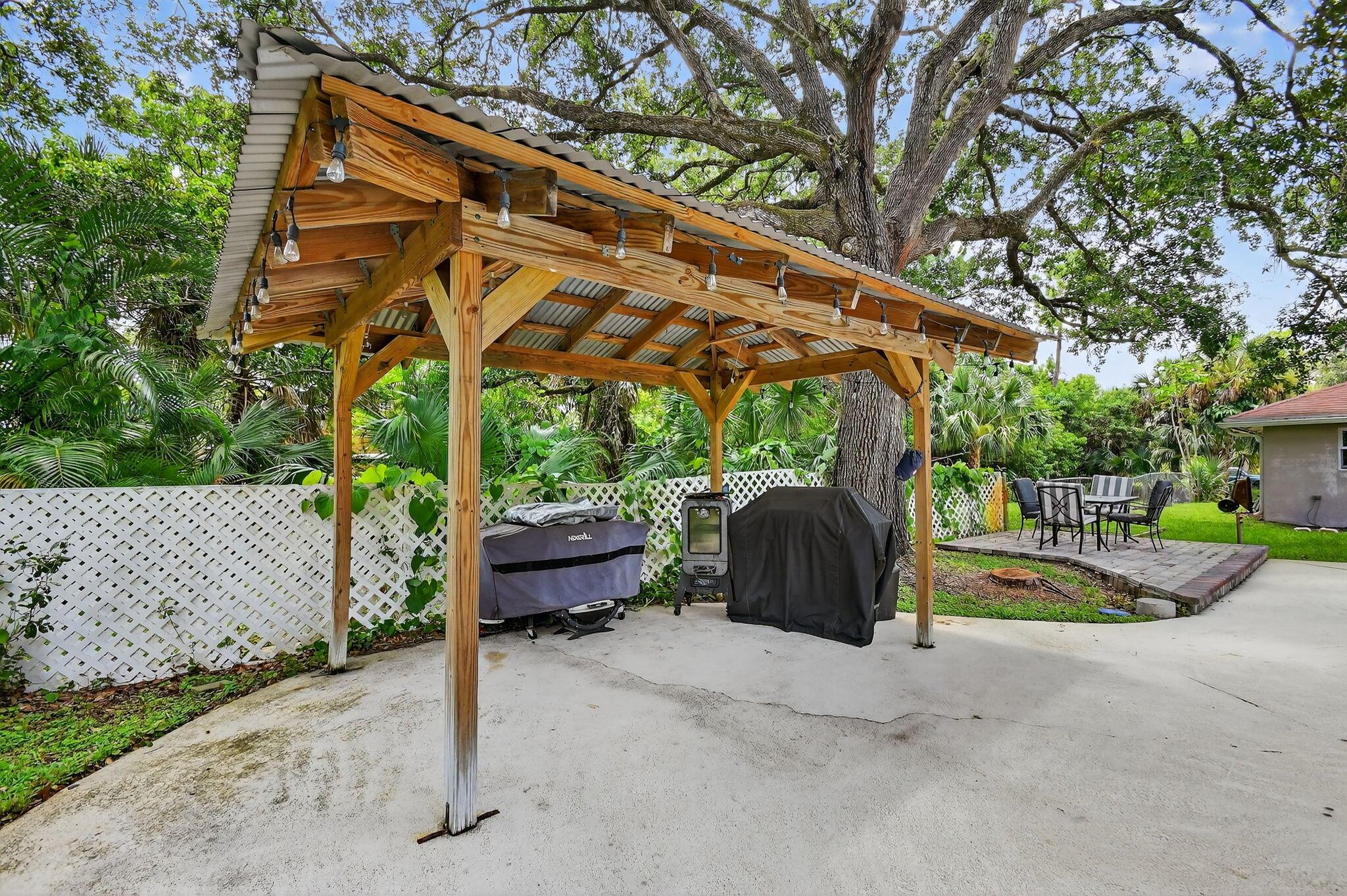 PALM BEACH RANCHETTES - Residential