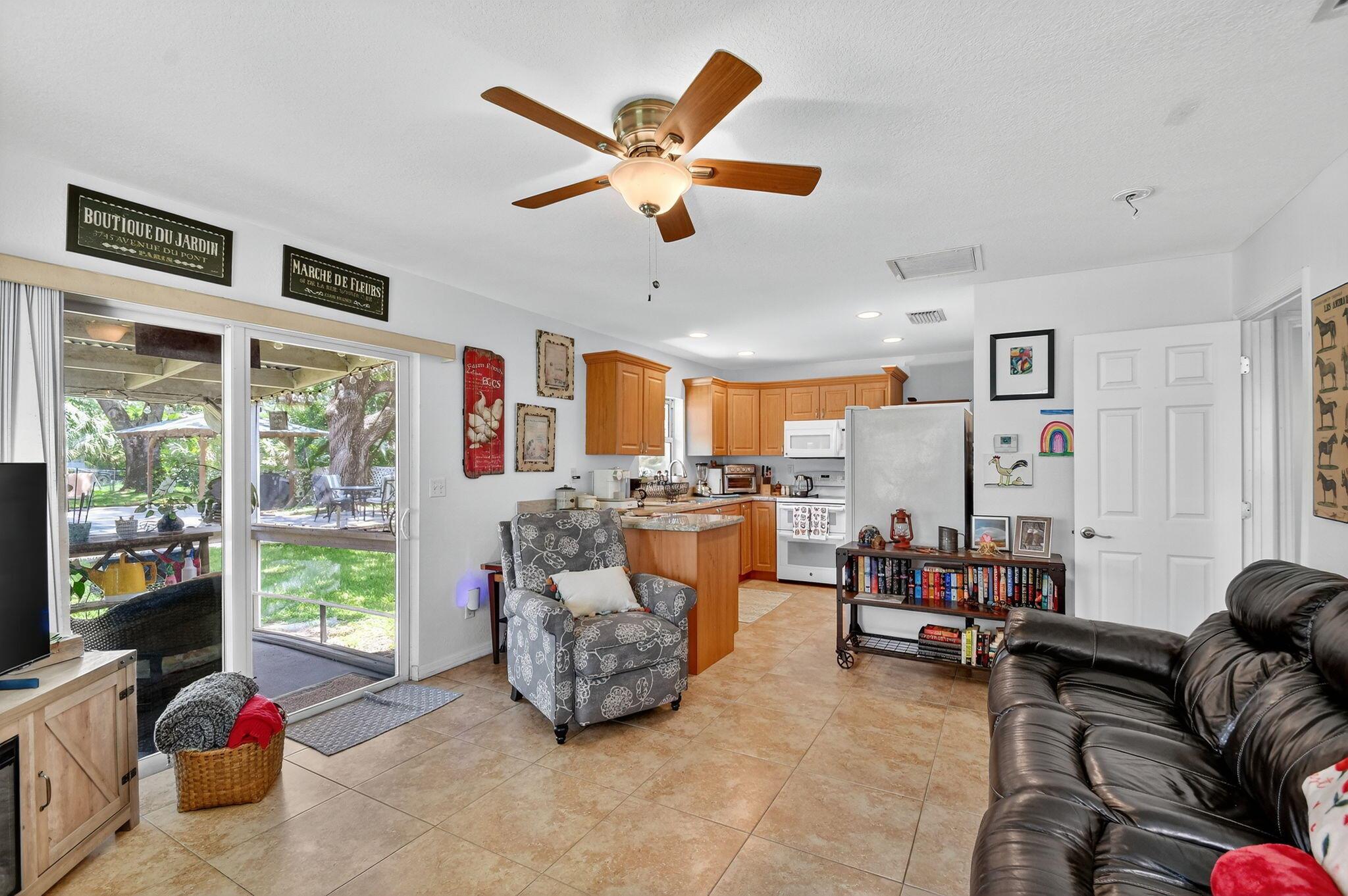 PALM BEACH RANCHETTES - Residential