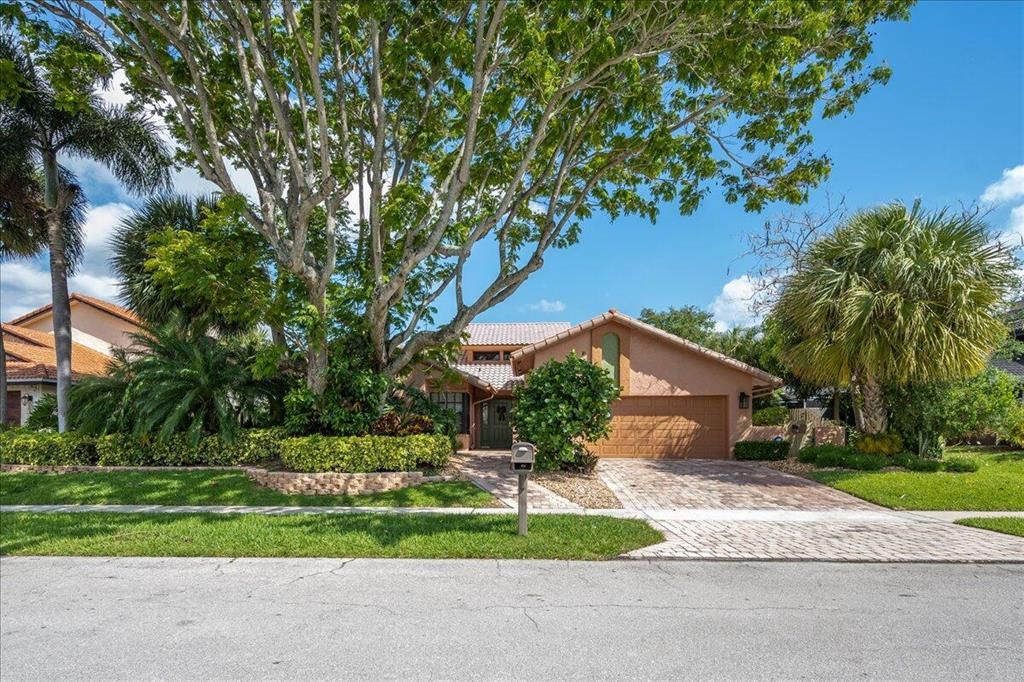 Photo of 1371 SW 3rd Street, Boca Raton, FL 33486 (MLS # R10786188)