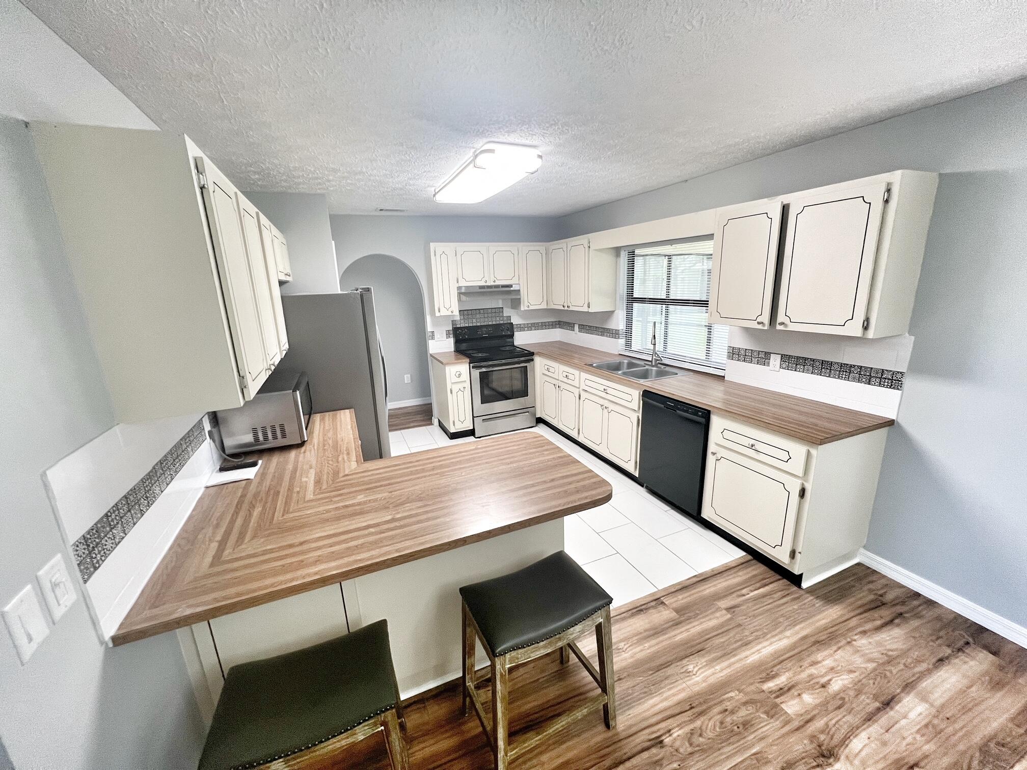 PORT ST LUCIE SECTION 3 - Residential Lease