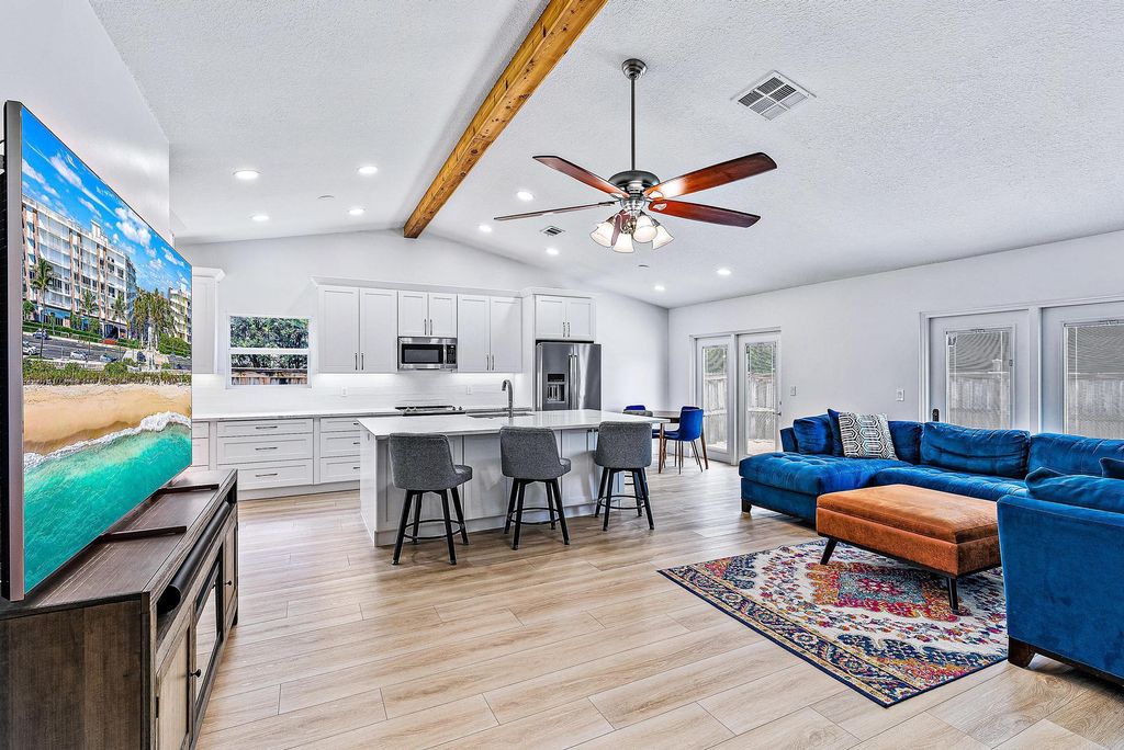 Photo of 162 Greentree Circle, Jupiter, FL 33458 (MLS # R10979652)