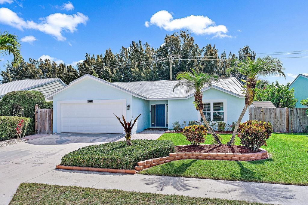 Photo of 162 Greentree Circle, Jupiter, FL 33458 (MLS # R10979652)