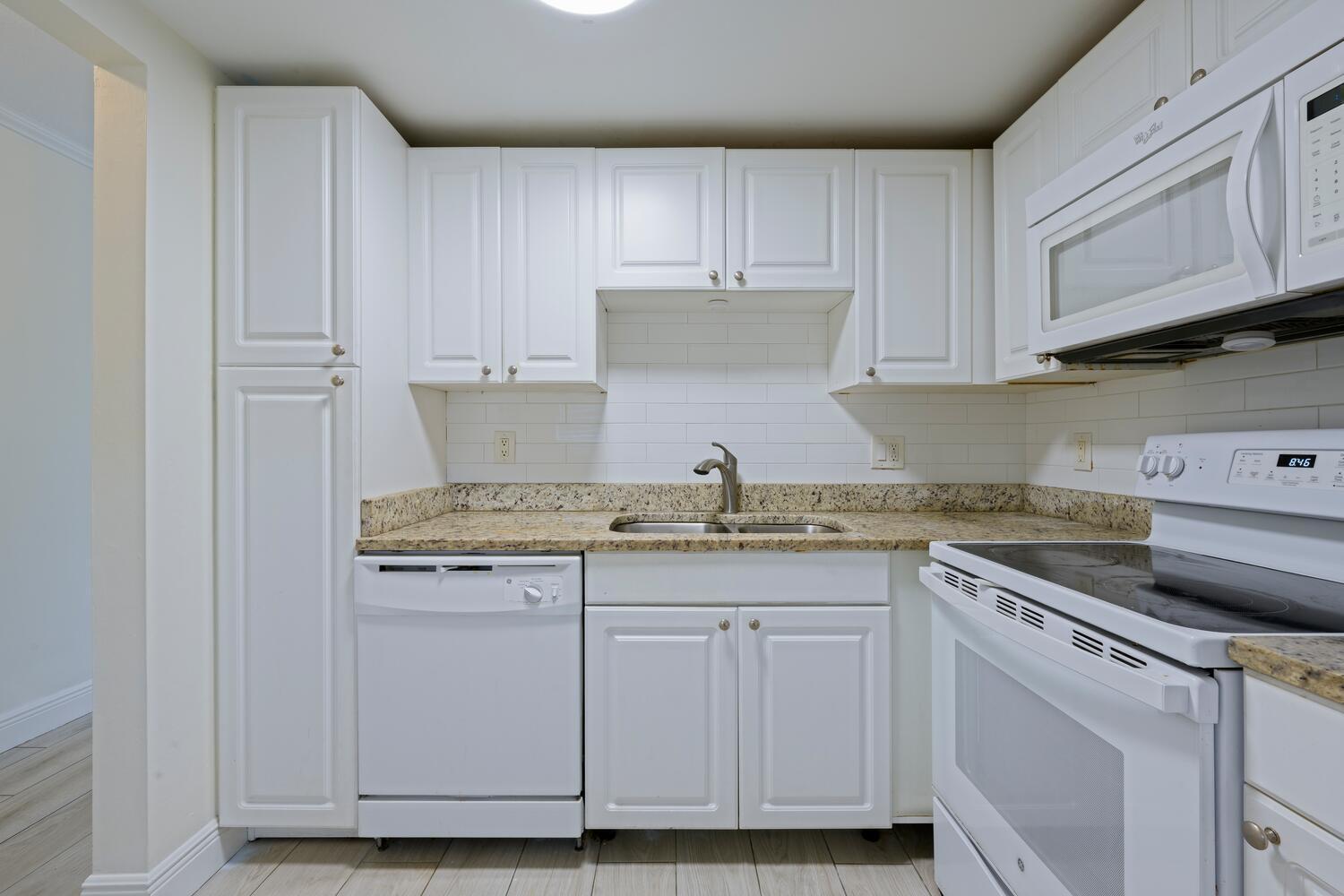 APARTMENTS AT TIMBERLAKE - Residential Lease