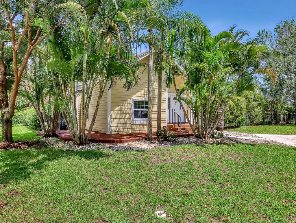 Photo of 18191 Jupiter Landings Drive, Jupiter, FL 33458 (MLS # R10927003)