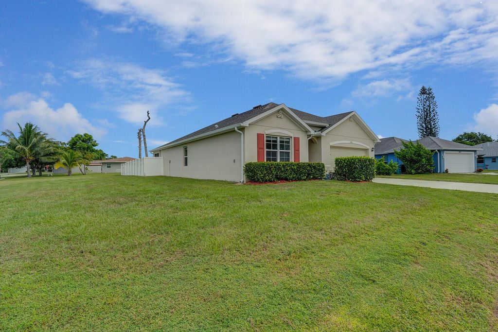Photo of 1401 SE Portillo Road, Port Saint Lucie, FL 34952 (MLS # R11119368)