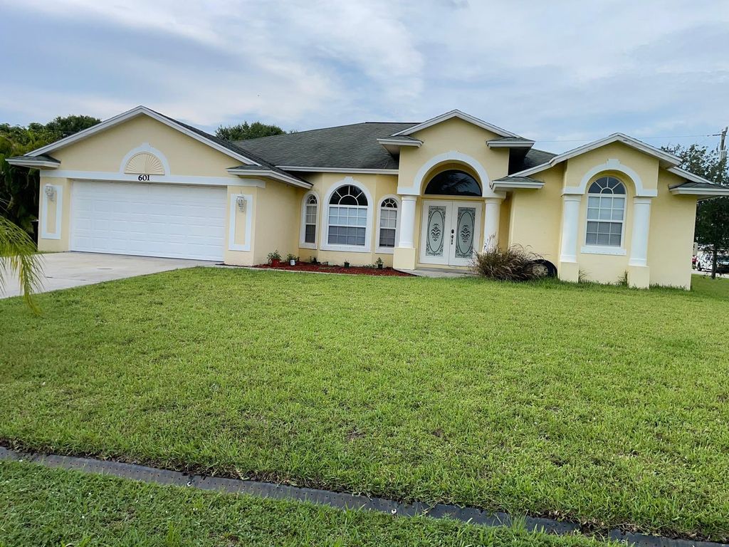 Photo of 601 SW Grove Avenue, Port Saint Lucie, FL 34983 (MLS # R11108337)