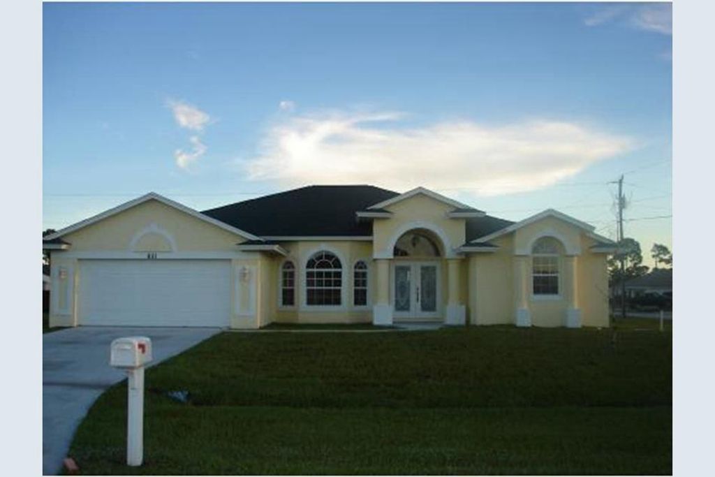 Photo of 601 SW Grove Avenue, Port Saint Lucie, FL 34983 (MLS # R11108337)