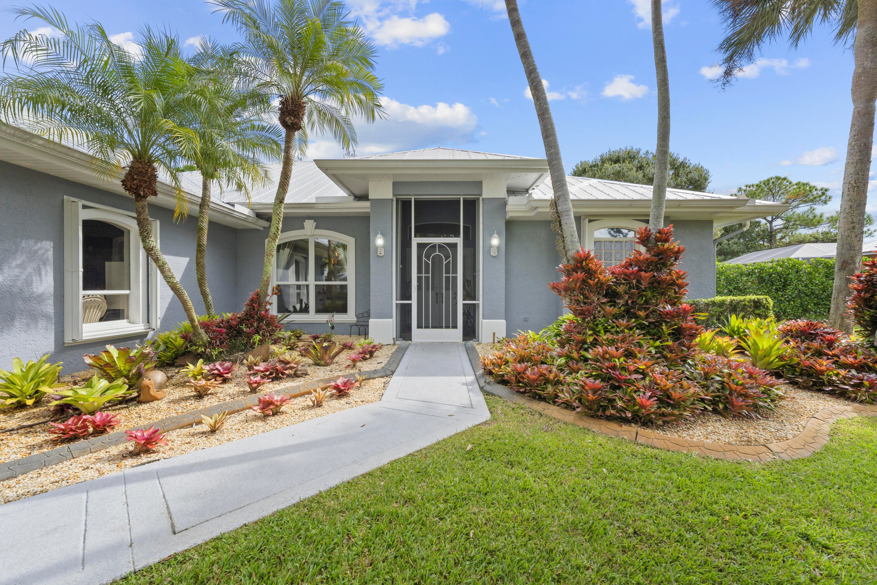 1925 SW AUTUMNWOOD Way