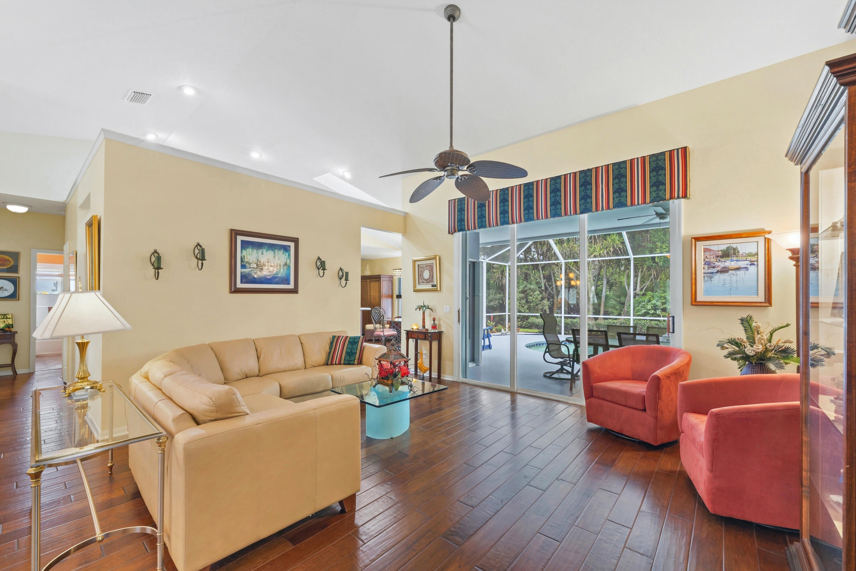 1925 SW AUTUMNWOOD Way