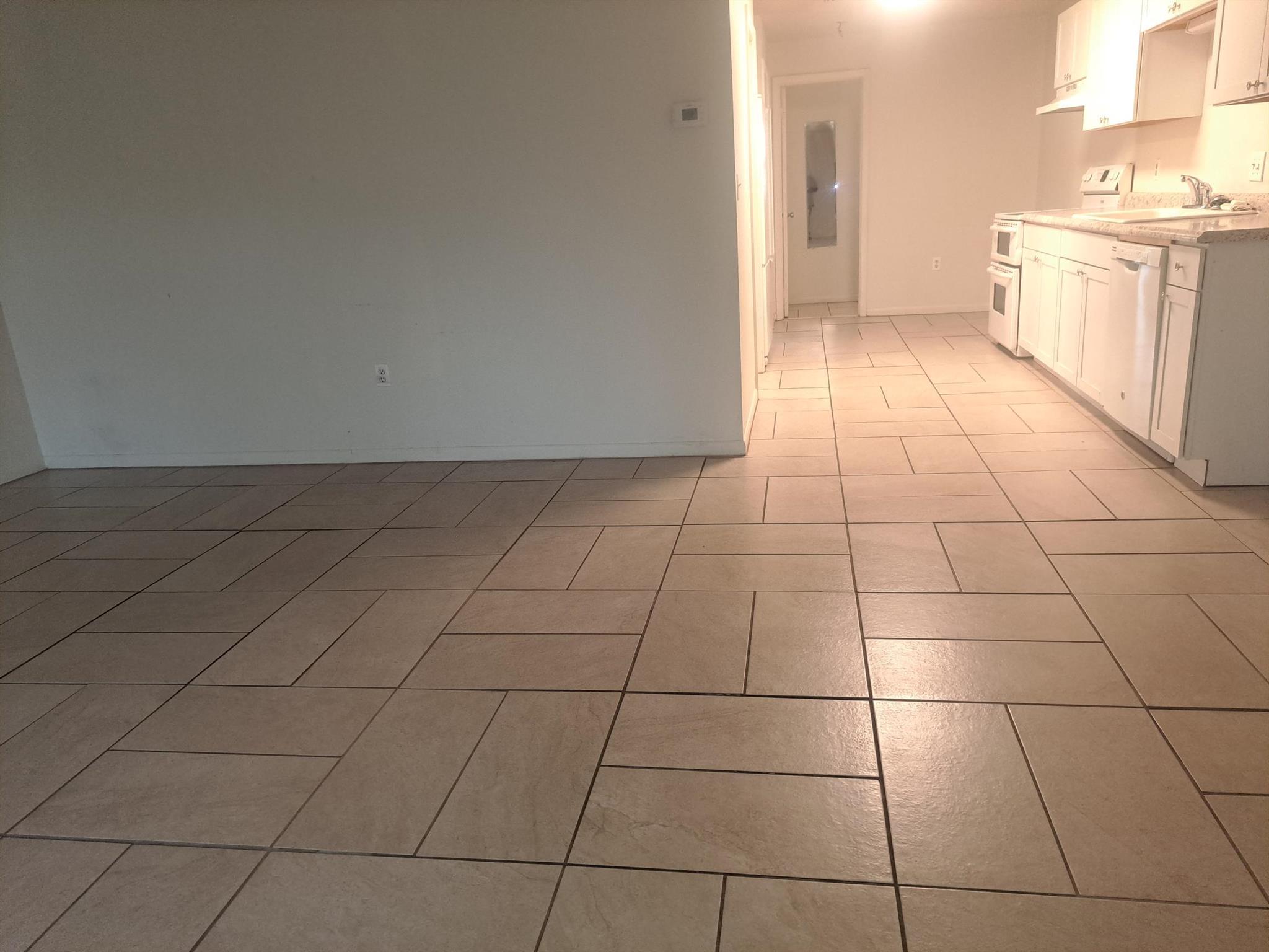 ISLAND HOUSE CONDOMINIUM - Residential Lease