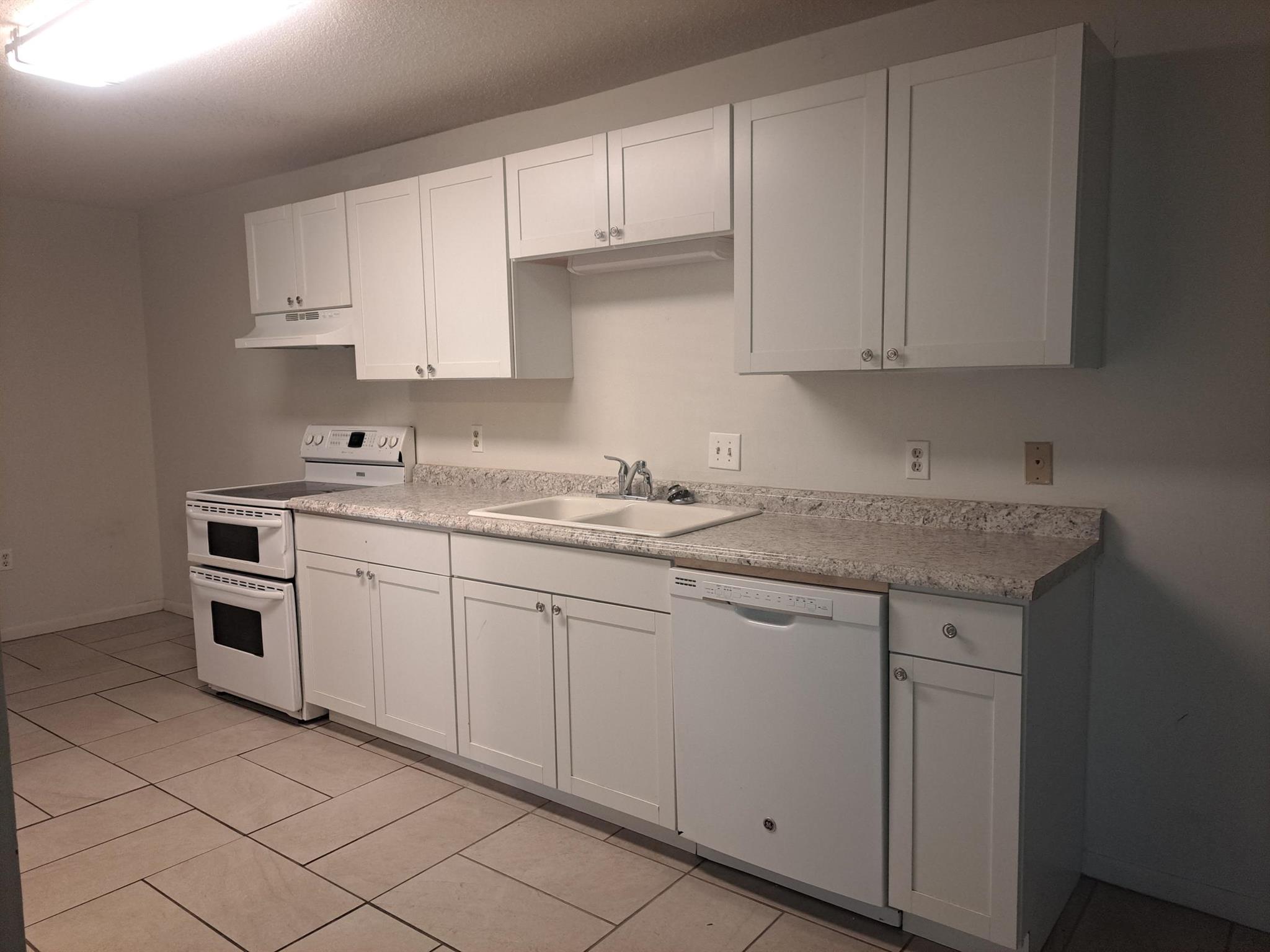 ISLAND HOUSE CONDOMINIUM - Residential Lease