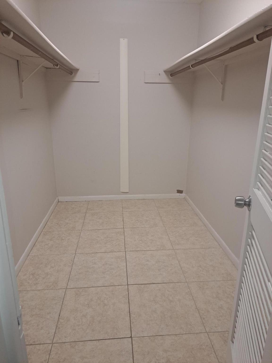 ISLAND HOUSE CONDOMINIUM - Residential Lease