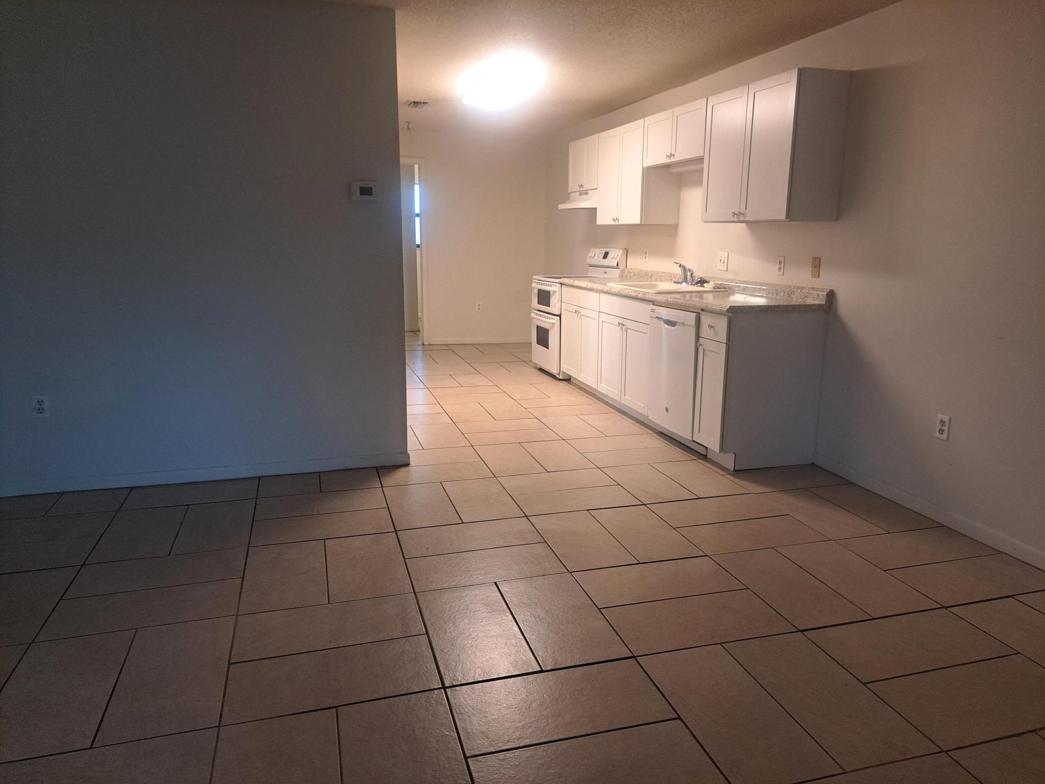 ISLAND HOUSE CONDOMINIUM - Residential Lease
