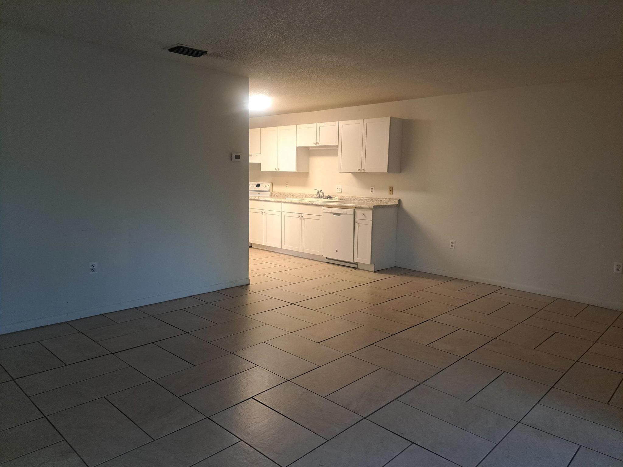 ISLAND HOUSE CONDOMINIUM - Residential Lease