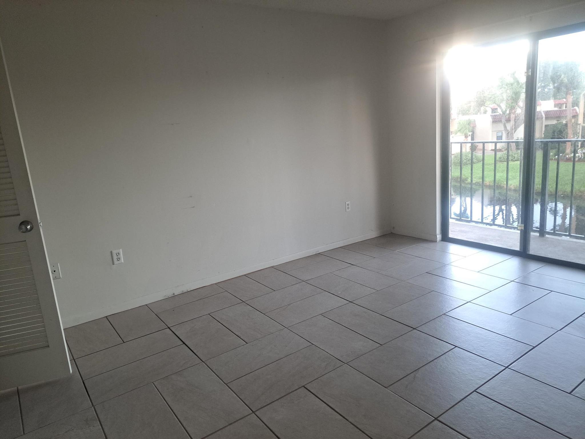 ISLAND HOUSE CONDOMINIUM - Residential Lease
