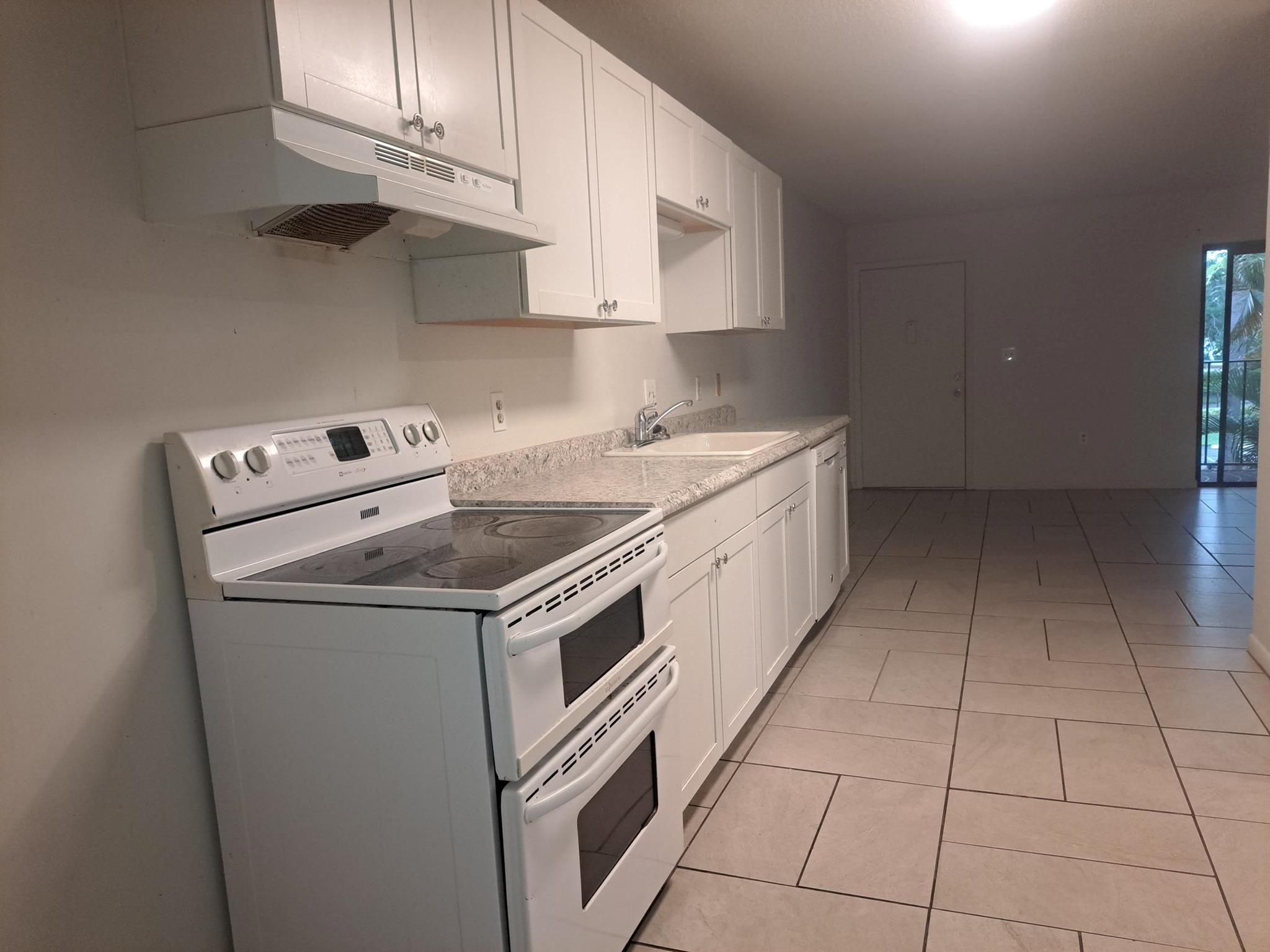 ISLAND HOUSE CONDOMINIUM - Residential Lease