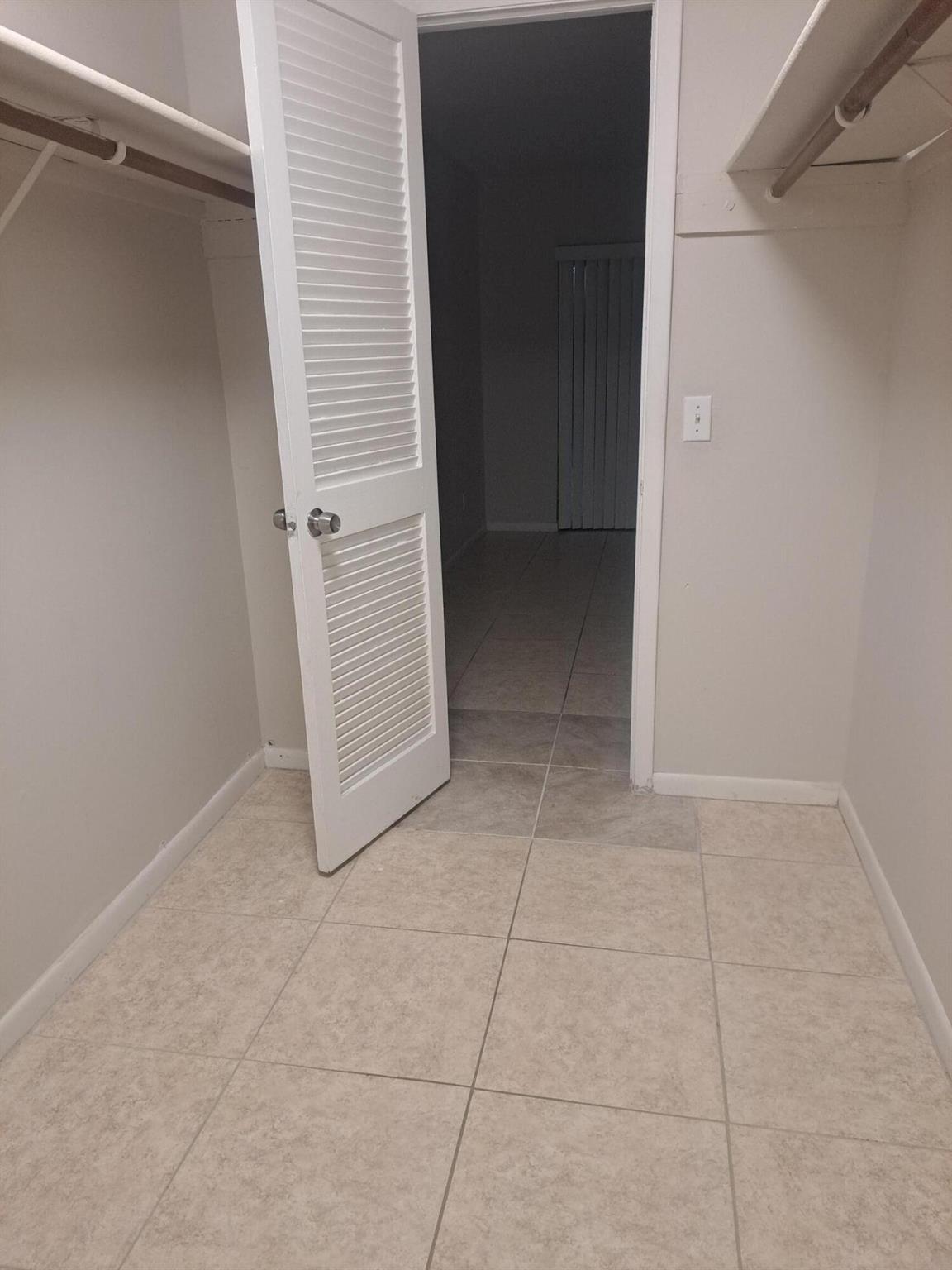 ISLAND HOUSE CONDOMINIUM - Residential Lease