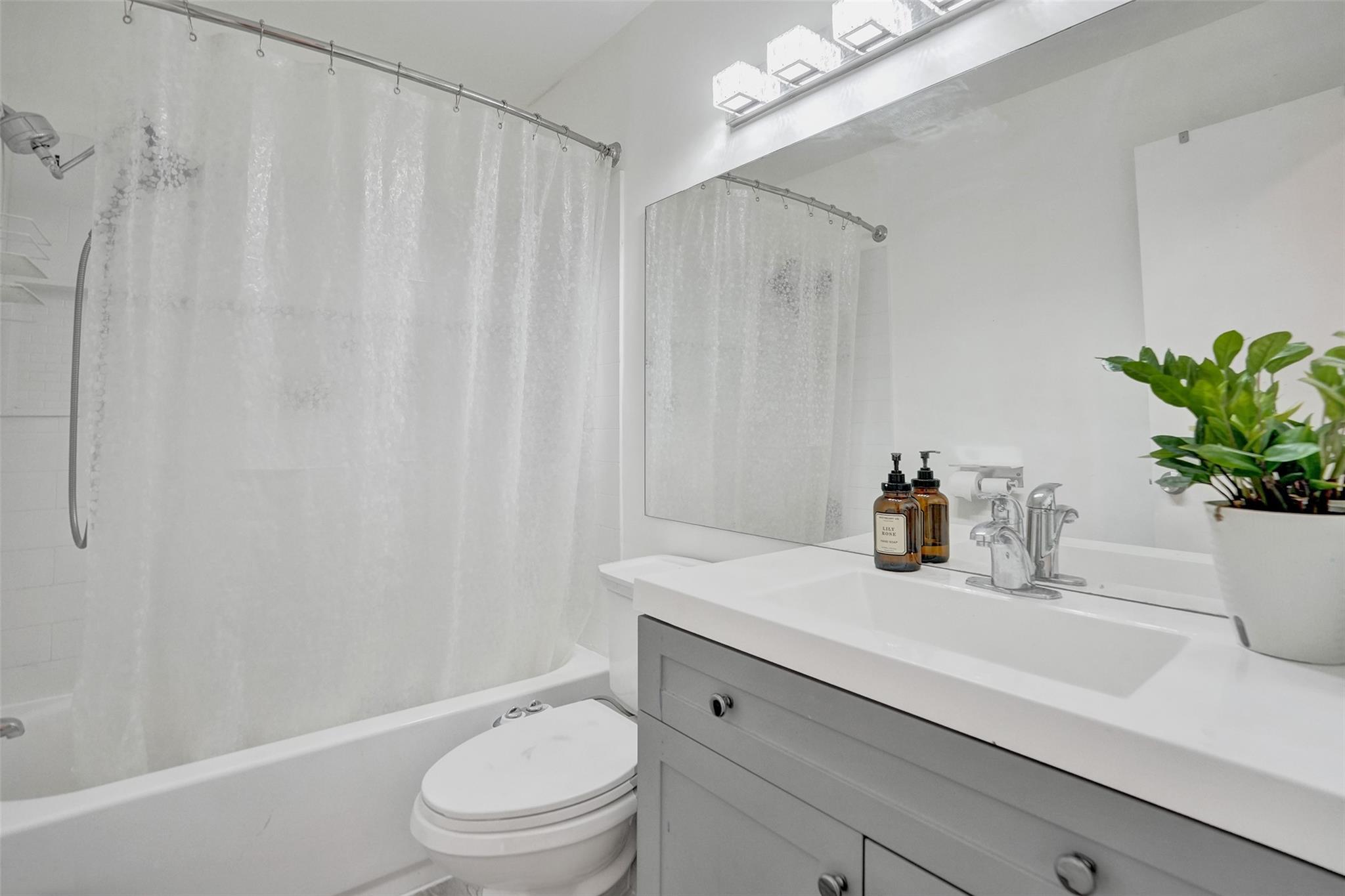 PEMBROKE LAKES SOUTH - Residential