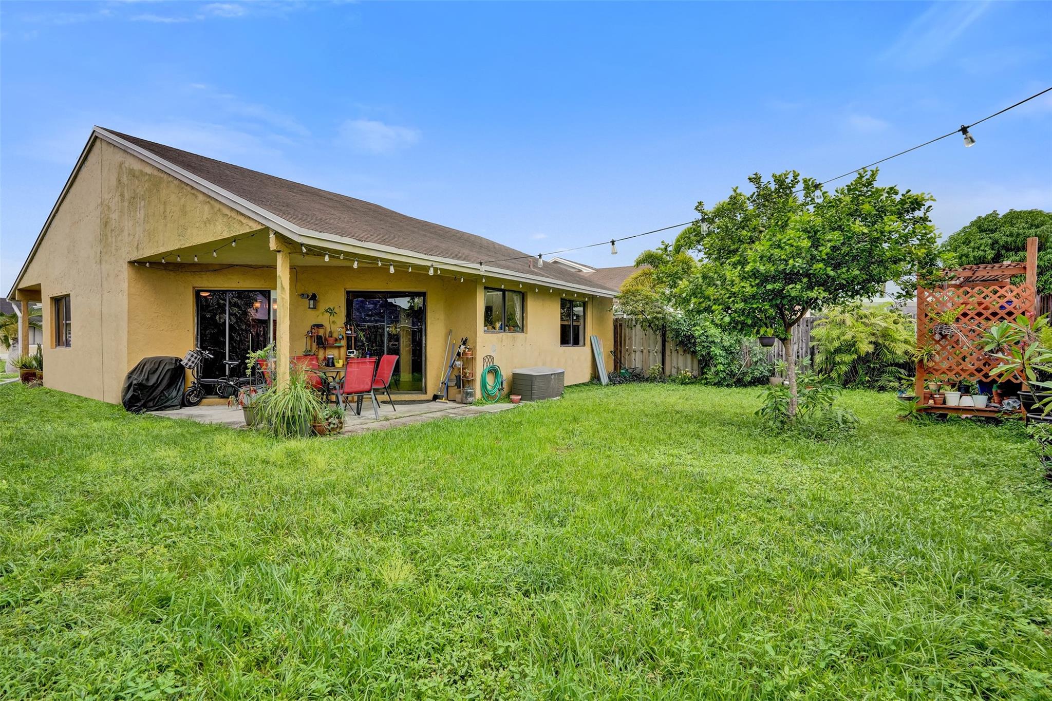PEMBROKE LAKES SOUTH - Residential